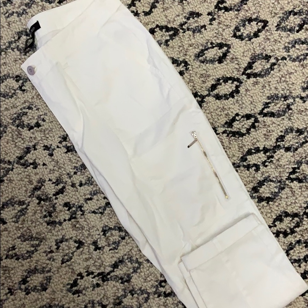 FINAL $drop NWT white size 4 zip utility capris